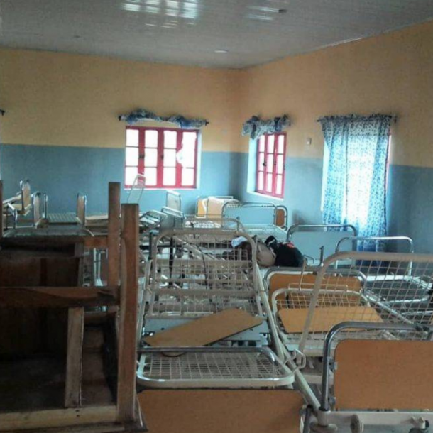Karis hospital Osogbo, painting, ward room (1)